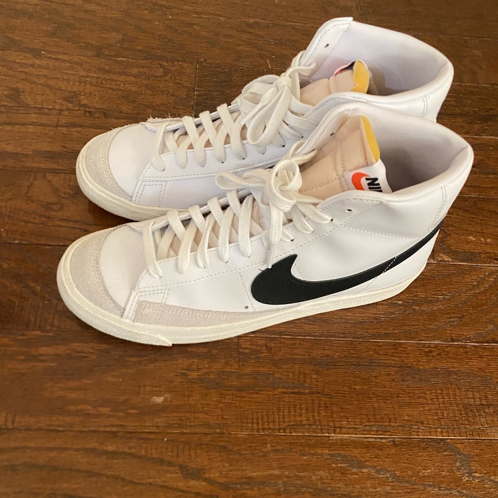 White Original Nike Blazers in mint condition